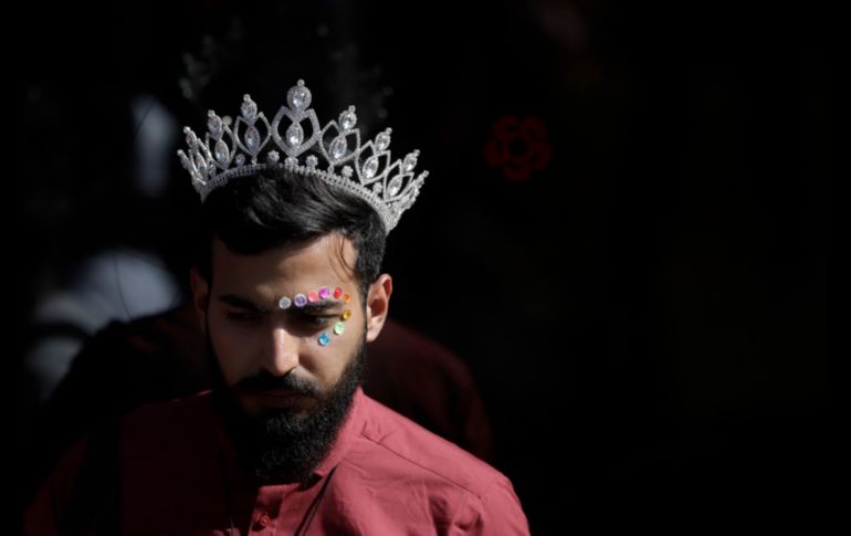 Las personas acuden a la manifestación para mostrar  su orgullo #LGBTTTI y exigir sus derechos, así como festejar quiénes son. EL INFORMADOR / F. Atilano