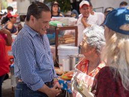 El priista dialogó con vecinos sobre los principales problemas de la zona, como seguridad y aseo público. TWITTER / @ealmaguerr