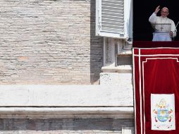 El Pontífice saluda a los fieles desde la ventana del palacio apostólico del Vaticano. AFP/A. Pizzoli
