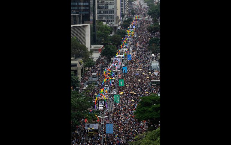 Por la avenida pasaron 18 camiones de sonido.