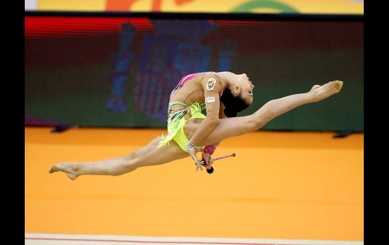 La gimnasta española Polina Bezerina, durante su ejercicio individual en mazas de la final de la 34ª edición del Campeonato de Europa de gimnasia rítmica, que se celebra en Guadalajara, España. EFE/J. López