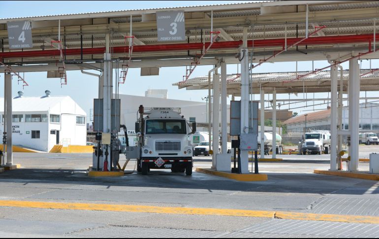 La Política de Almacenamiento de Petrolíferos tiene como meta conseguir en 2025 el equivalente a 13 días de almacenamiento de combustibles. NOTIMEX/Archivo