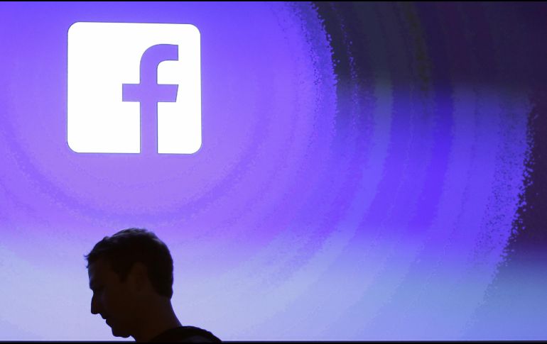 La red social tiene acuerdos para compartir datos con al menos 60 fabricantes de dispositivos, incluidos Apple, Amazon, BlackBerry, Microsoft y Samsung. AP / ARCHIVO