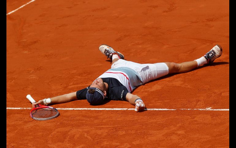 El argentino Diego Schwartzman celebra tras ganar su partido de la cuarta ronda del Abierto de Francia en París. Venció al sudafricano  Kevin Anderson en cinco sets. AP/M. Euler