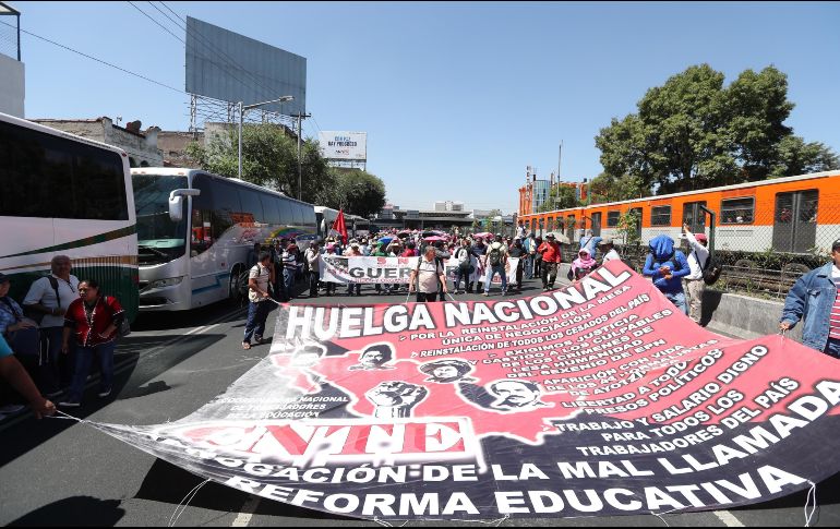 La vialidad se encuentra afectada por lo que el paso está bloqueado desde Artículo 123. SUN / B. Fregoso