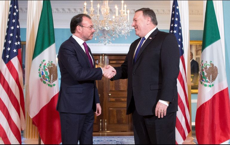 Mike Pompeo (der) recibe a Luis Videgaray (izq) en Washington. EFE / M. Reynolds
