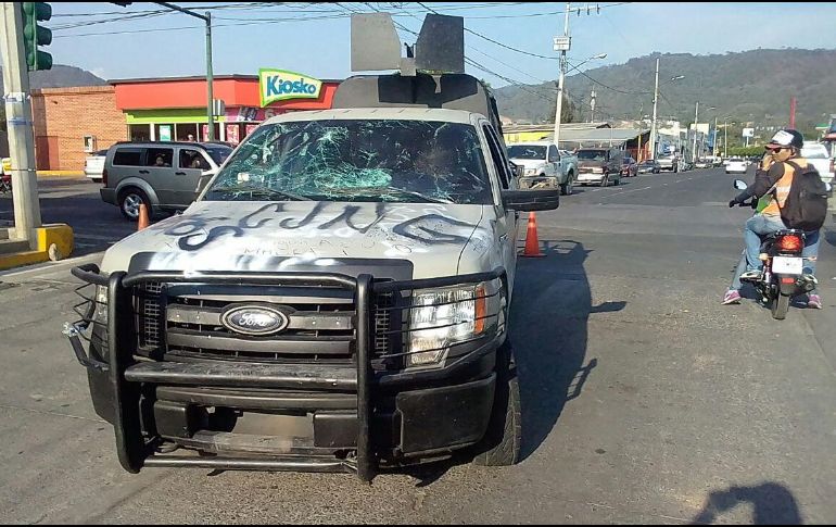 Las agresiones ocurrieron cuando personal naval realizaba un recorrido en Ciudad Guzmán, cuando al menos un centenar de personas los atacaron. ESPECIAL