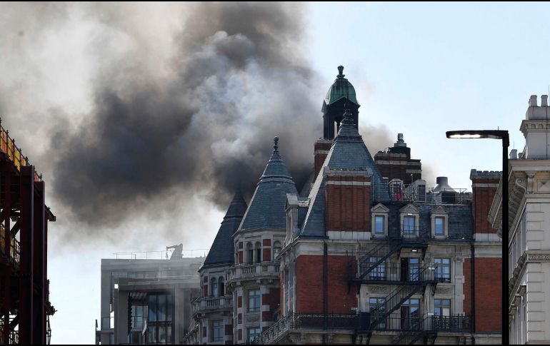 Las llamadas de emergencia por el incendio comenzaron esta tarde poco después de las 16:00 horas locales. AP / J. Stillwell
