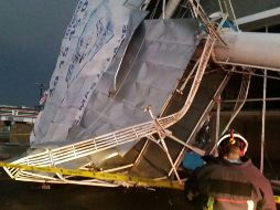 Un espectacular fue derribado en la carretera a Nogales. ESPECIAL / Bomberos Zapopan