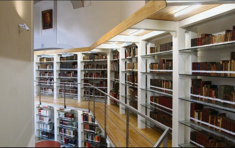 Libros. El acervo cuenta con publicaciones de periódicos locales y revistas de divulgación científica. EL INFORMADOR/E. Barrera