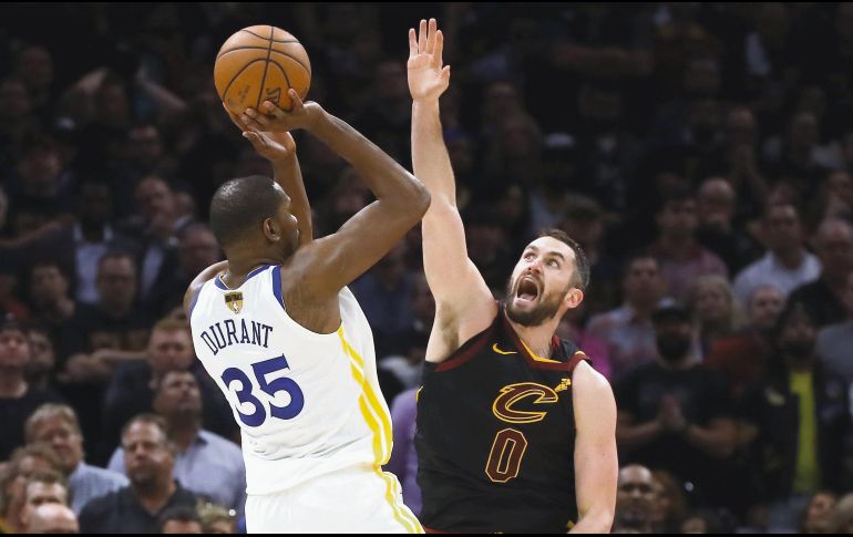 Destacado. Kevin Durant encabezó la ofensiva de los Warriors al despacharse con 43 puntos en el juego de ayer. AFP
