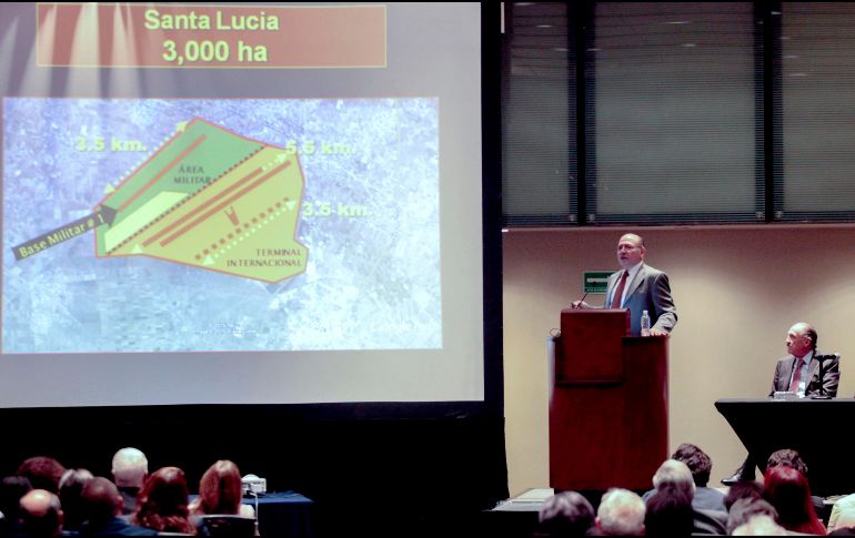 López Obrador ha referido a la posibilidad de cancelar la obra en proceso y en su lugar construir nuevas pistas en la base militar de Santa Lucía. SUN/Archivo