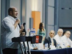 Alfaro asume el compromiso de incluir las 277 rutas de transporte público al sistema ruta-empresa y un análisis de la tarifa de camiones. ESPECIAL