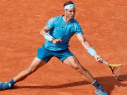 Nadal, que opta a su título 17 de Grand Slam, logró su victoria 85 sobre la tierra batida de París, en la que sólo hincó la rodilla en dos ocasiones a lo largo de su carrera. EFE / G. Horcajuelo
