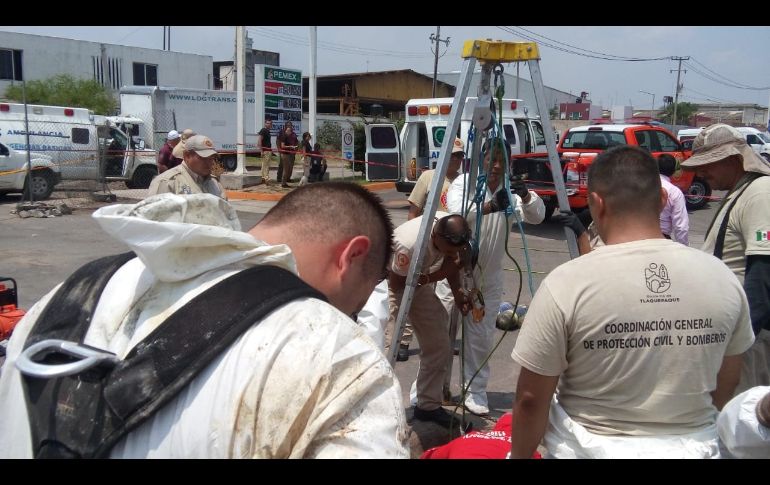 El niño fue localizado poco después de las cuatro de la tarde a unos 500 metros de donde había caído al registro. ESPECIAL/ Bomberos de Tlquepaque