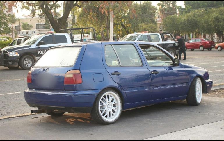 Al sitio de la detención arribó personal de la gasolinera afectada, quienes señalaron al masculino como el responsable del robo. ESPECIAL/