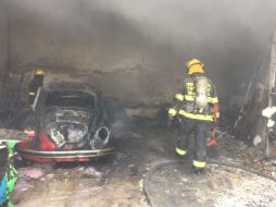 Los bomberos procedieron a asegurar el tanque y a verificar el estado del inmueble.  ESPECIAL/ Bomberos de Guadalajara