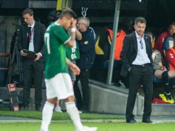 Osorio (D) restó importancia a la fiesta con 30 mujeres en la que fueron sorprendidos los seleccionados el martes pasado.EFE/R. Ramírez