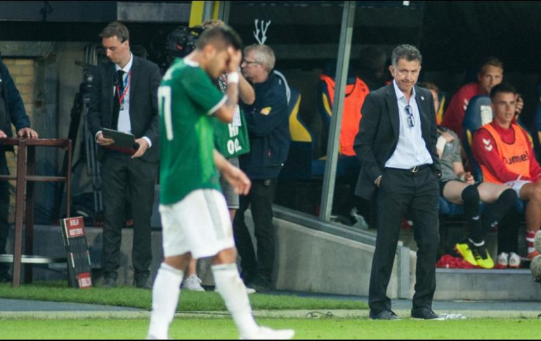 Osorio (D) restó importancia a la fiesta con 30 mujeres en la que fueron sorprendidos los seleccionados el martes pasado.EFE/R. Ramírez