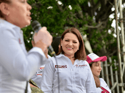 Ante más de mil simpatizantes de Lomas del Paraíso, Delgadillo se comprometió a mejorar la seguridad en la colonia. TWITTER / @ClaudDelgadillo