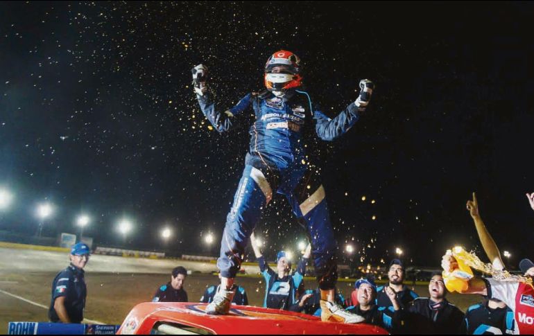 Aarón Cosío es novato dentro de la categoría Mikel’s Trucks en Nascar Peak y después de tres fechas ha terminado entre los 10 primeros en cada una de ellas. TWITTER/@nascarpeakmx