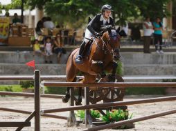 Triunfadora. A lomos de “Weihrauch Cr”, Karime Pérez se impuso en la prueba libre con obstáculos a 1.35 metros de altura. EL INFORMADOR/F. Atilano