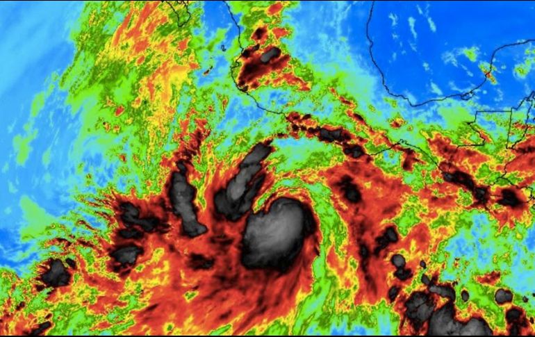 Los desprendimientos nubosos favorecerán tormentas intensas en todo el estado durante las próximas horas. ESPECIAL/SMN