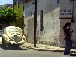 Los vehículos, que significan un foco de infección, e incluso de inseguridad, son reportados a diario. EL INFORMADOR/ARCHIVO