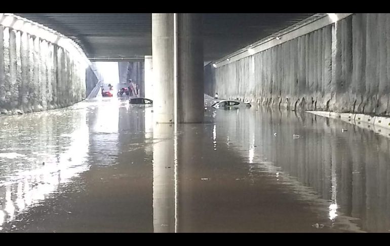 Algunos pasos a desnivel cerraron debido al nivel del agua. ESPECIAL