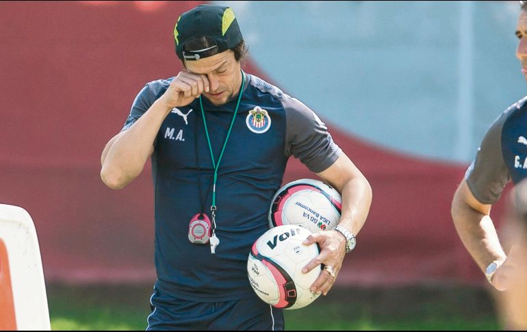 La novela de Chivas está por concluir, con la inverosímil salida del argentino del timón rojiblanco. MEXSPORT