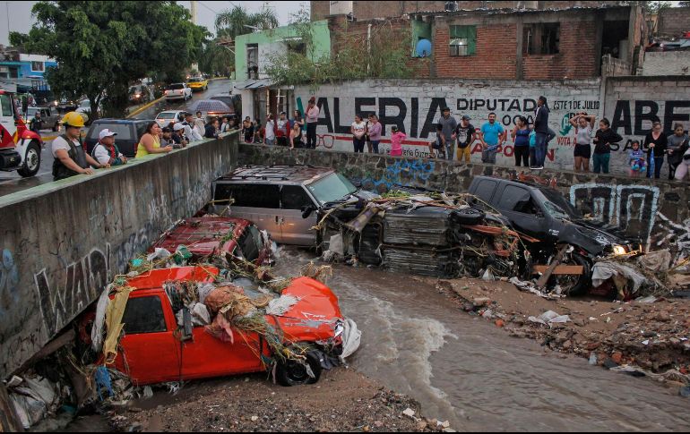 Las lluvias que se registraron la noche de ayer domingo afectaron varios puntos de la ZMG. SUN / ARCHIVO