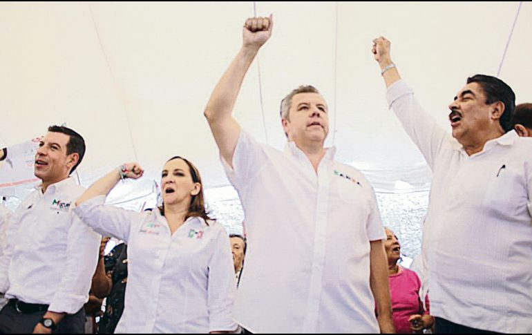 Barba recorrió la zona acompañado por el contendiente a la gubernatura, Miguel Castro y la secretaria general del CEN del PRI, Claudia Ruíz Massieu. ESPECIAL