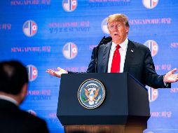 Donald Trump, da una rueda de prensa tras mantener una histórica cumbre con el líder norcoreano, Kim Jong-un, en el hotel Capella. EFE/J. Scalzo