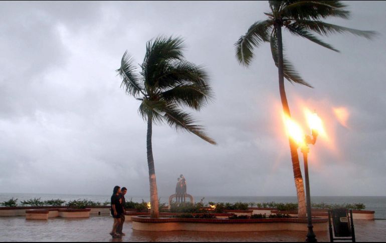 Personal de la UEPCyBJ continúa con patrullaje y vigilancia desde el municipio de Cihuatlán hasta el destino turístico de Puerto Vallarta. EL INFORMADOR / ARCHIVO