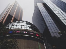 Los mercados a nivel mundial presentan movimientos mixtos de cara a una semana que podría presentar altos niveles de volatilidad por la decisión de Política Monetaria de los principales Bancos Centrales. ESPECIAL / bmv.com.mx