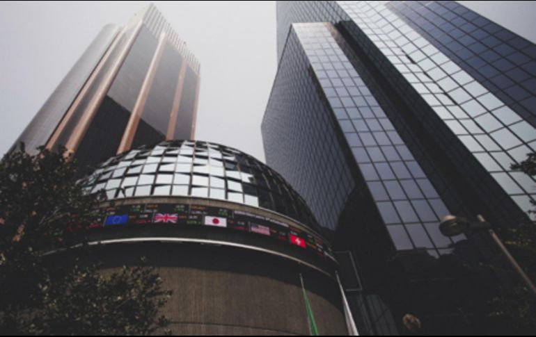 Los mercados a nivel mundial presentan movimientos mixtos de cara a una semana que podría presentar altos niveles de volatilidad por la decisión de Política Monetaria de los principales Bancos Centrales. ESPECIAL / bmv.com.mx