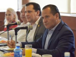 Almaguer asevera que no permitirá la competencia desleal de comerciantes ambulantes y les buscará espacios donde puedan ejercer su actividad. ESPECIAL