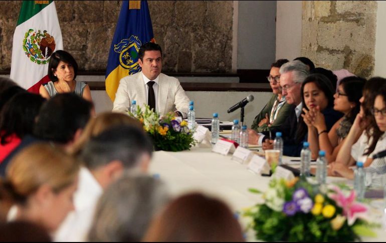 Aristóteles Sandoval y otros funcionarios asistieron a la décima sexta sesión ordinaria del Consejo Estatal para prevenir, atender y erradicar la violencia contra las mujeres. ESPECIAL / ARISTÓTELES SANDOVAL