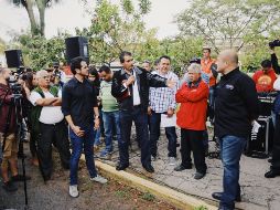 Alfaro Ramírez invitó a los taxistas a que trabajen en conjunto con la autoridad estatal, y que continúen con su capacitación y certificación.  TWITTER/ @EnriqueAlfaroR