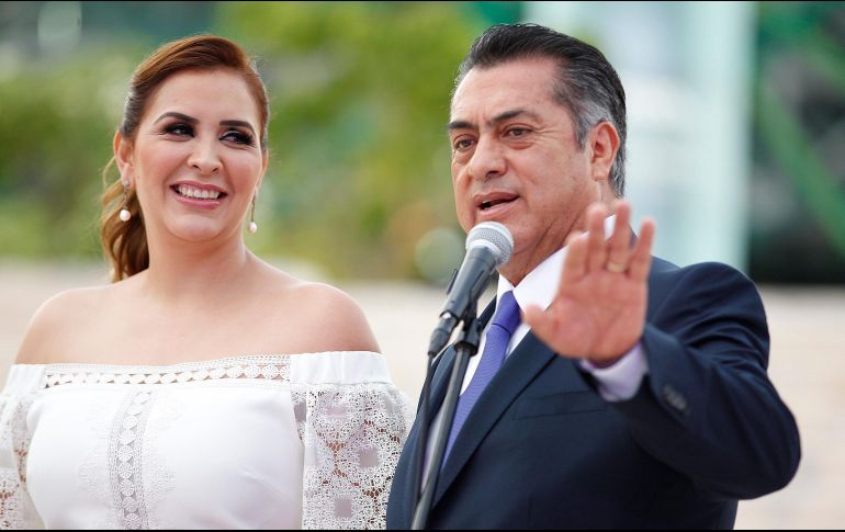 La periodista precisó que estaba prohibido revisar el teléfono durante el Debate Presidencial. NTX/ J. Pazos