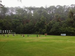 En Monteverde se cuenta con canchas de futbol en excelentes condiciones, en las cuales el Guadalajara hará su trabajo fuerte de pretemporada a partir de hoy. ESPECIAL/CORTESÍA HOTEL MONTEVERDE