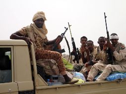 Las fuerzas combatientes sudanesas se reúnen con la coalición liderada por los saudíes en Yemen, a las afueras de la ciudad de Al Hudeida. EFE/N. Almahboobi