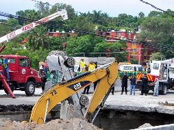 El pasado 12 de julio de 2017 un socavón sorprendió en el Paso Exprés; en consecuencia dos personas murieron. EFE / ARCHIVO