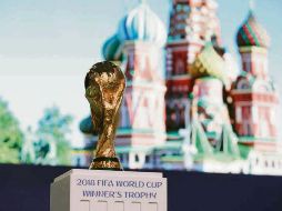 Llegar a levantar el trofeo de la Copa Mundial de la FIFA el próximo 15 de julio será el objetivo de las 32 Selecciones que hoy ponen en marcha la edición número 21 del Mundial de futbol en tierras rusas. SUN