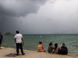 El Meteorológico Nacional recomendó a la población en general extremar precauciones por lluvias, viento y oleaje. EFE/D. Guzmán