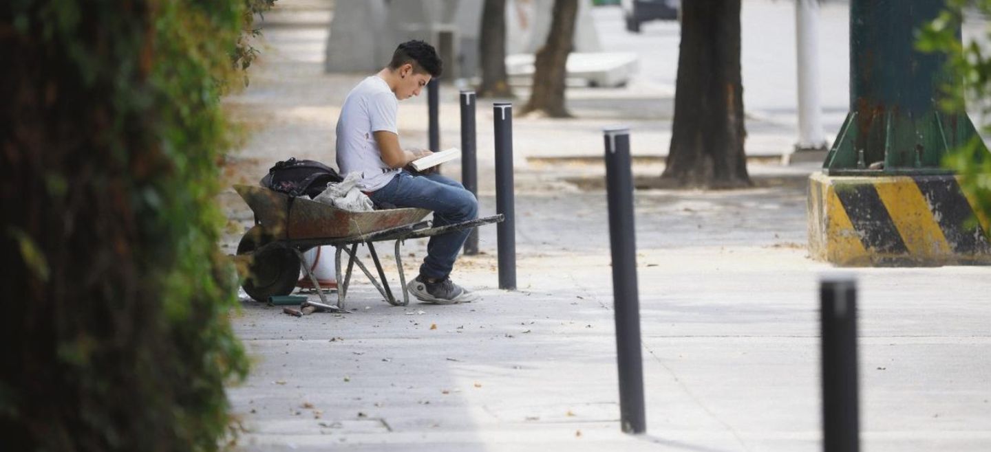 Ávila Camacho. Cada obra de repavimentación que realizan autoridades estatales o municipales deriva en la instalación de este tipo de mobiliario. EL INFORMADOR/F. Atilano
