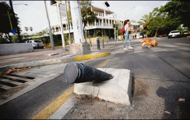 Avenida La Paz. En esta avenida también es notoria la instalación de bolardos, aunque muchos lucen derribados. EL INFORMADOR/F. Atilano