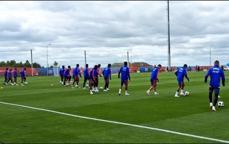 Los hombres de José Pékerman saltaron al césped del estadio Sviyaga, ubicado a unos 35 kilómetros de la capital de Tartaristán, y se ejercitaron durante una hora y 30 minutos. EFE
