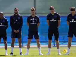 El conjunto de los 'Tres Leones' que dirige Gareth Southgate, se dispuso en semicírculo durante el homenaje. AP/A. Grant
