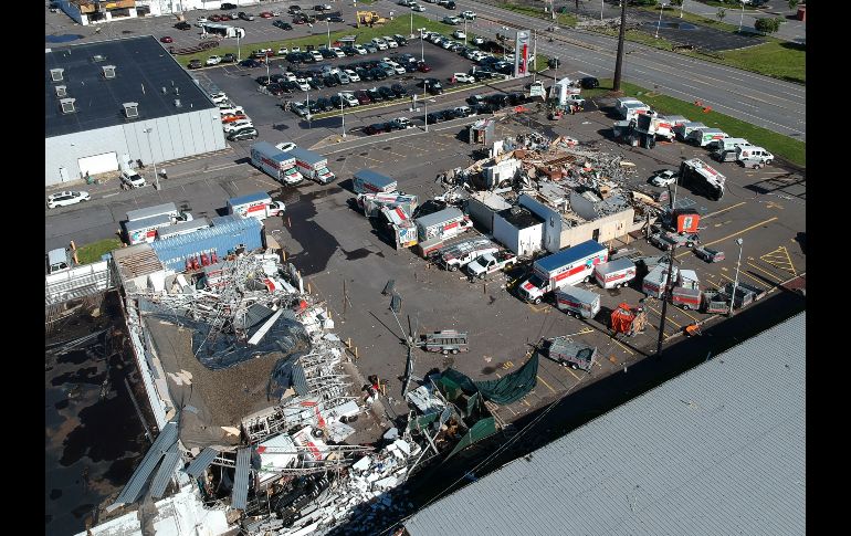 El viento arrancó los techos de varios edificios y algunas piezas de concreto se desprendieron y se desplazaron hasta 400 metros.